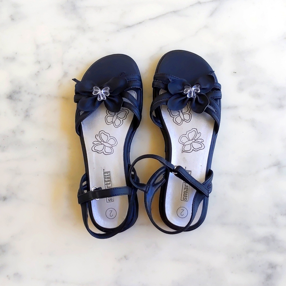 Smartfit Dress Shoes with Flower decoration.